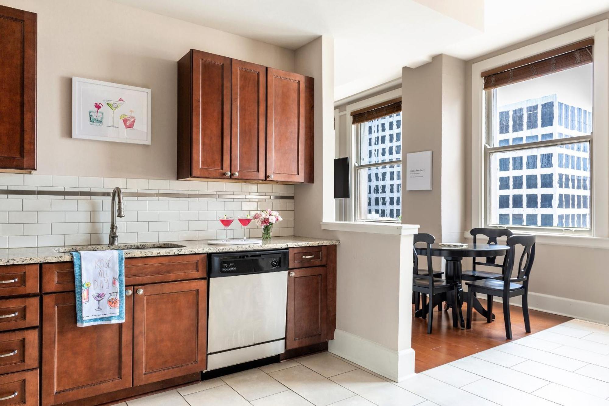 Roami At Hibernia Tower Apartment *